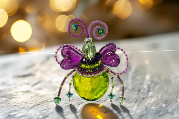 Bunte Brosche in Insektenform — PAGANE-Archiv, Bild 052